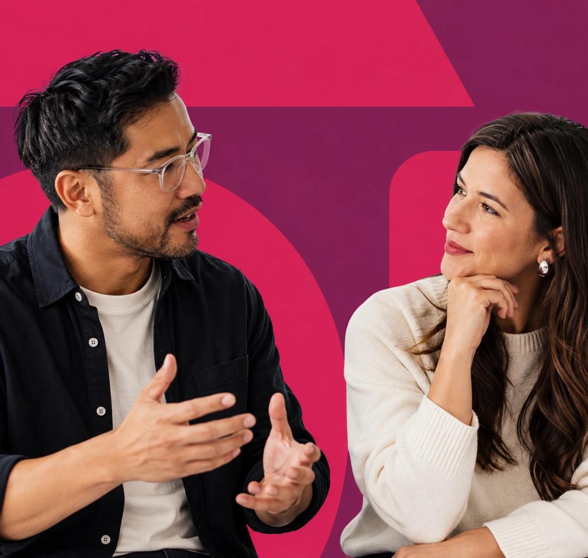 Dos colegas conversando sobre quién es responsable de un conjunto de datos.